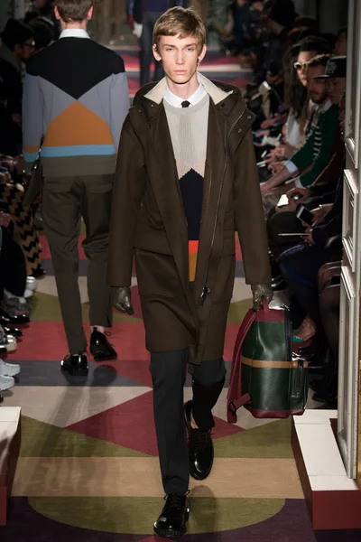 Look 11